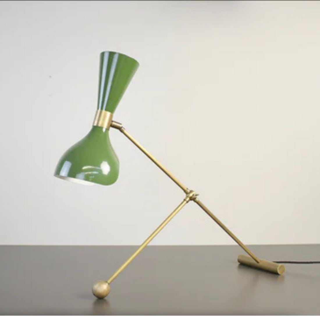 Handcrafted Brass Table Lamp – Elegant and Customizable Lighting
