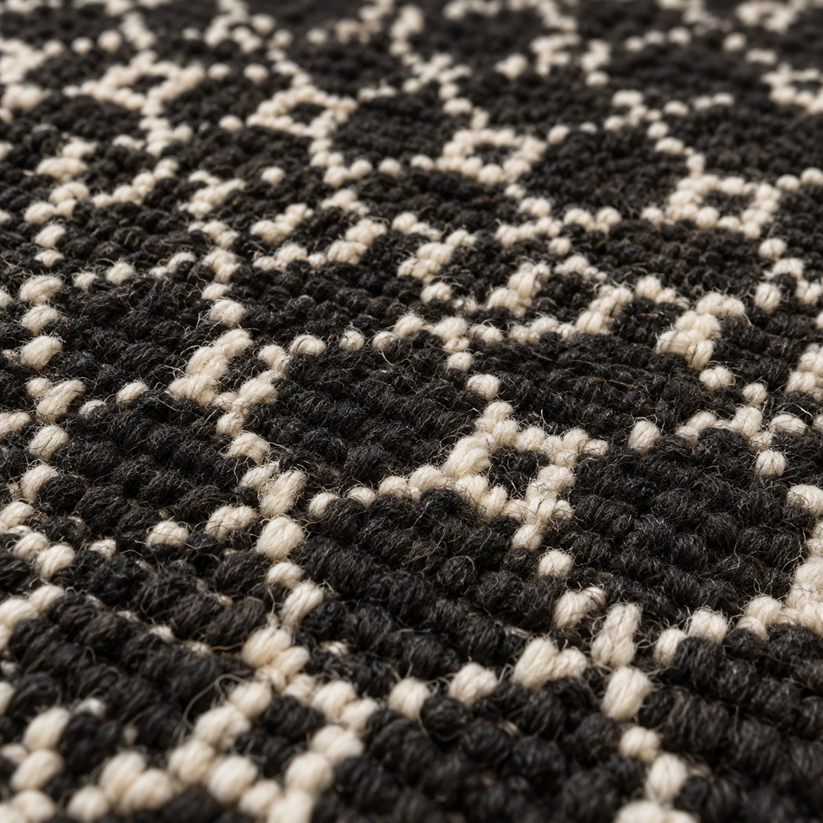 Darya Wool Silver Silk Hand Knotted Premium Quality Rug, close up of the texture