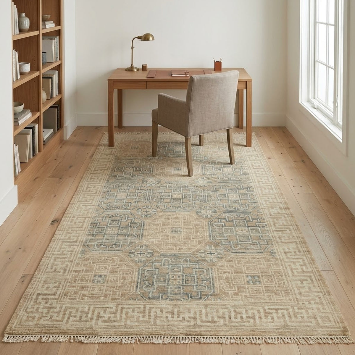 Mamluk Distressed Look for your room in a home office
