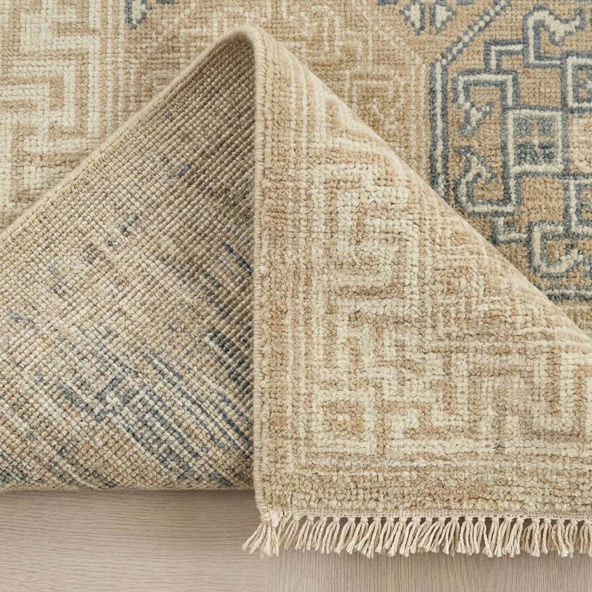 Mamluk Distressed Look for your room, folded corner showing the back