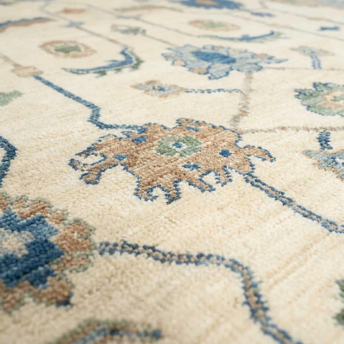Modern Oushak Rug, close up of the texture